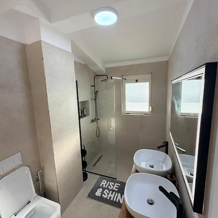 The Sorelle Penthouse Appartement Golem (Tirana)